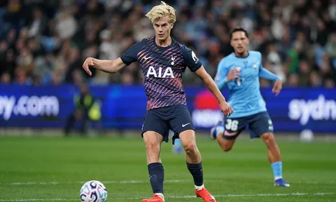 HLV De Zerbi muốn giữ viên ngọc quý Bergvall tại Spurs