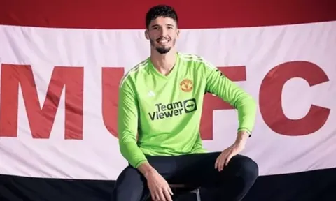 Besiktas đàm phán mua Altay Bayindir từ MU