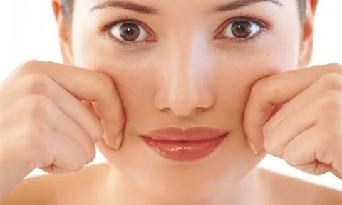Collagen suy giảm nhanh hơn vì 5 thói quen nhiều người mắc phải mỗi ngày