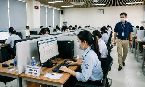 Dự kiến từ năm 2027, thí sinh có thể thi tốt nghiệp THPT trên máy tính tại nơi đủ điều kiện