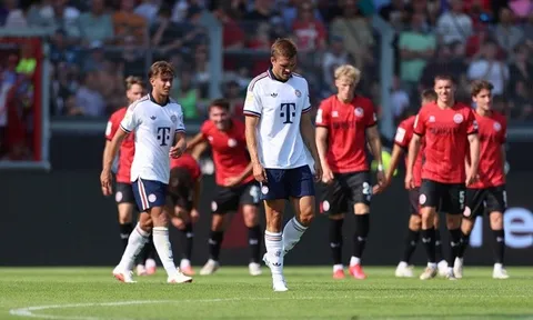 Bayern Munich thua sốc đội hạng dưới vì thảm họa thủ môn