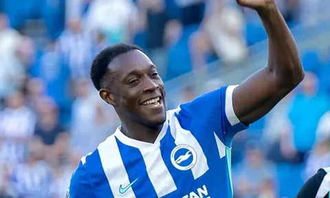 Welbeck hội quân chờ đấu Juve, Chelsea tiến sát Henderson
