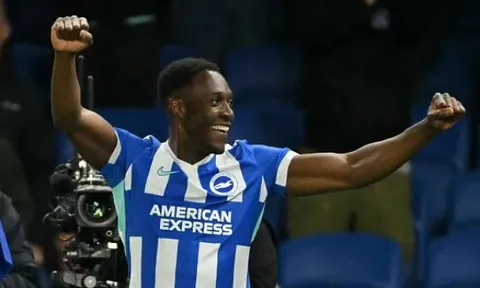 Welbeck gia nhập Chelsea, Gary Neville chỉ trích Man Utd