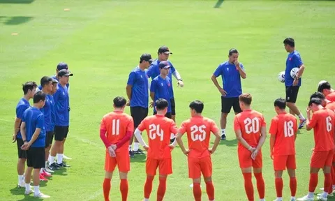 Tuyển Việt Nam và bài toán bản lĩnh trước Singapore và Indonesia