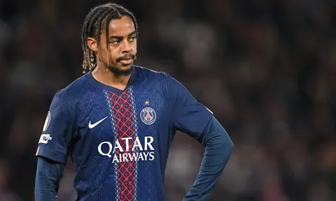 Carragher phản đối Liverpool mua Barcola thay Salah
