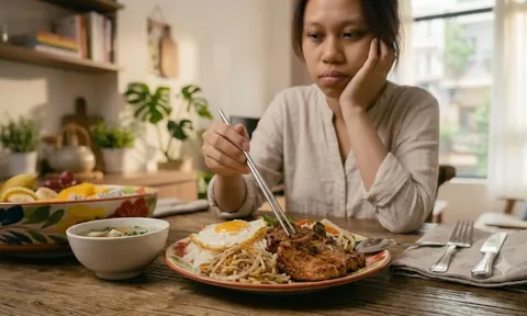 Bác sĩ Nhật cảnh báo: Gan 'ngập mỡ' sẽ phát ra 5 tín hiệu này