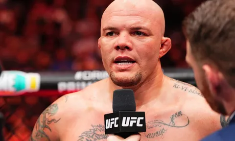 Cựu võ sĩ UFC Anthony Smith đối mặt 3 trọng tội sau cáo buộc đe dọa sát hại và lao xe vào vợ