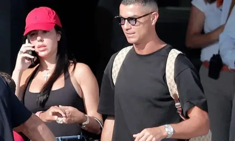 Ronaldo đeo nhẫn đôi với Georgina, rộ tin cưới cuối tuần
