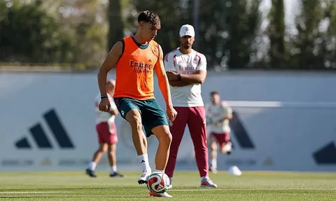 Carlos Espi ra mắt Real Madrid sau chưa đầy 24 giờ