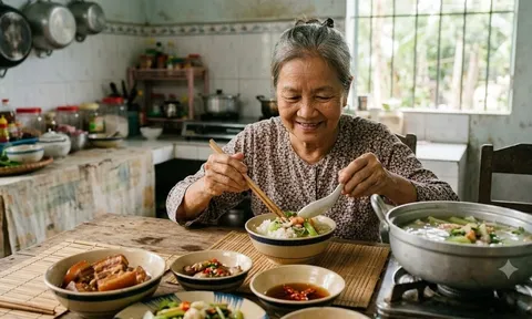 Chan canh vào cơm cho dễ nuốt: Thói quen tưởng bổ dưỡng hóa ra lại hành hạ dạ dày?