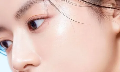 Muốn da căng bóng, khỏe đẹp không cần skincare cầu kỳ, hãy duy trì 5 thói quen này mỗi ngày