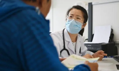 Vợ hiếm muộn 3 lần thụ tinh ống nghiệm thất bại, BS không kê thuốc chỉ viết 6 chữ cho người chồng