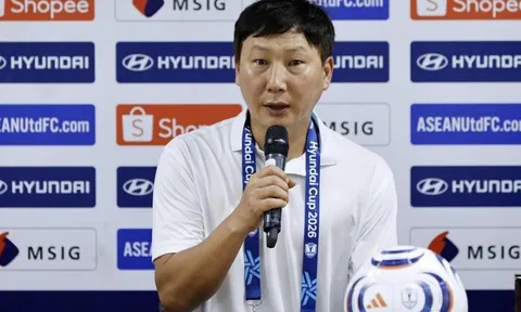 HLV Kim Sang-sik lý giải việc rút Quang Hải ra sân muộn