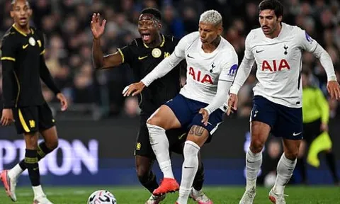 Richarlison tỏa sáng phút bù giờ, 10 người Spurs hạ Chelsea