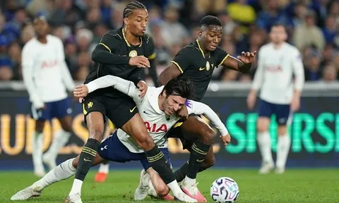Roberto De Zerbi lột xác hàng phòng ngự Tottenham trước Chelsea