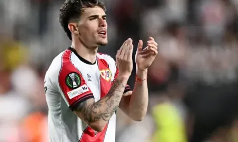 Chelsea tăng giá hỏi mua Pep Chavarria
