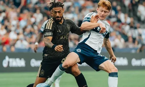 Son nổ súng, Muller sút pen cứu Vancouver thoát thua