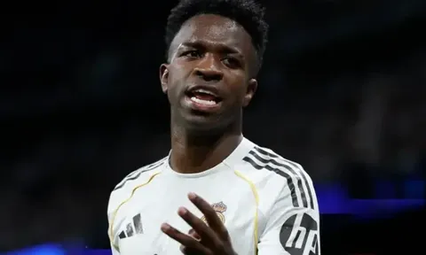 Mourinho xác nhận ngày Vinicius Junior trở lại Real Madrid
