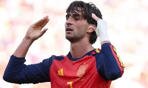 Arsenal và Tottenham cạnh tranh Torres với PSG