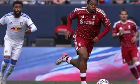 Liverpool thua ngược Leeds nhưng tìm thấy hai nhân tố đá chính