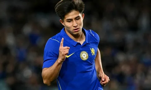 Vừa đến Chelsea, Satpayev đã được khen hay hơn Delap