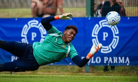 Romano xác nhận Zion Suzuki ra điều kiện để gia nhập PSG