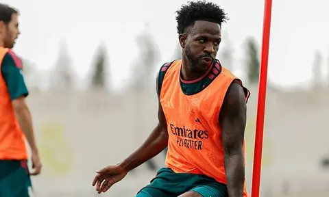 Vinicius trở lại tập luyện cùng Real Madrid khi được Arsenal tiếp cận