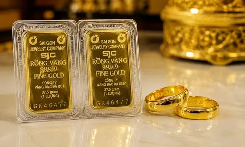 Giá vàng hôm nay 3/8/2026: Vàng thế giới "chịu áp lực nặng", SJC liệu có tiếp tục lao dốc?