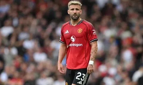 Kéo Luke Shaw đá trung vệ là nước cờ vẹn toàn của Man Utd