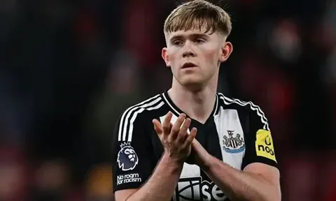 Jenas: Gia nhập MU là bước đi tuyệt vời cho Lewis Hall