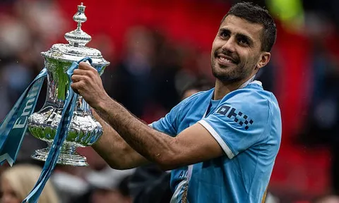 Man City chờ Barca để ép giá Real Madrid vụ Rodri