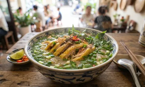 Thả thứ náy vào nấu miến gà: Miến dai giòn sần sật để lâu không lo nát