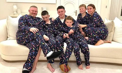 Coleen Rooney bảo vệ các con trước chỉ trích ăn bám gia đình