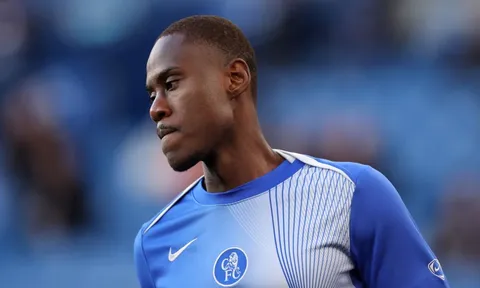 Chalobah có mặt kiểm tra y tế tại Como, chuẩn bị rời Chelsea