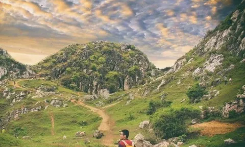 Ở Hà Nội có 6 ngọn núi trekking thú vị, có nơi là “nóc nhà Thủ đô”, thách thức tín đồ đi bộ đường dài