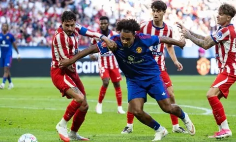 Juventus săn đón Zirkzee, Man Utd bật đèn xanh