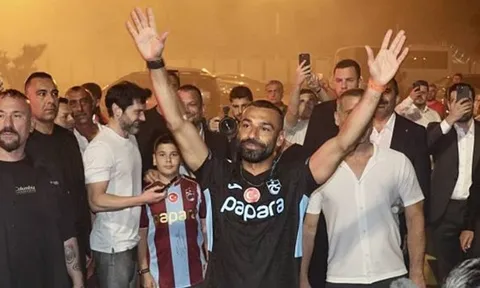 25.000 fan đốt pháo sáng đón Salah gia nhập Trabzonspor