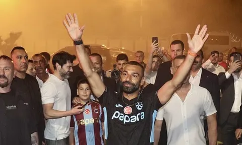 Carragher đánh giá Salah quá giỏi để đến Trabzonspor