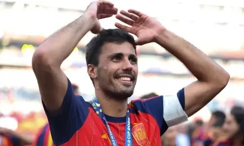 Real hay Barca mới là ''chân ái'' của Rodri?