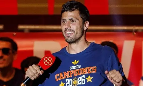Rodri từ chối Real Madrid, đạt thỏa thuận cá nhân gia nhập Barcelona