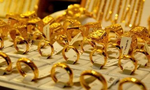Giá vàng hôm nay 6/8: Tăng phi mã vượt 4.200 USD, vàng trong nước xô đổ mọi kỷ lục
