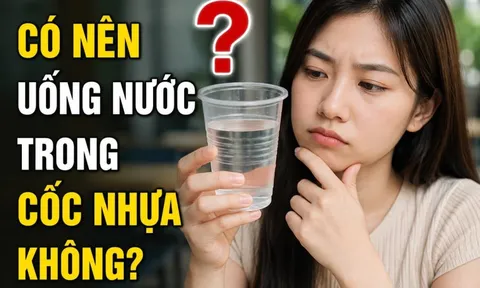 Có nên uống nước trong cốc nhựa không?