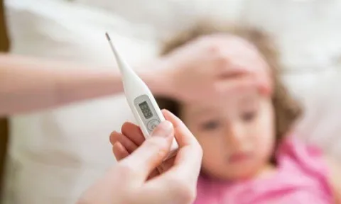 Bé gái 7 tháng tuổi mắc viêm não, bác sĩ cảnh báo điều bố mẹ tuyệt đối không được chủ quan