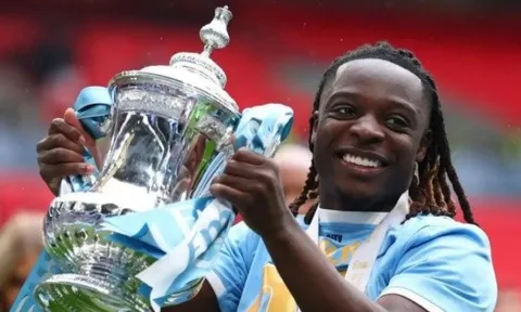 Man City chốt tương lai Jeremy Doku bằng bản hợp đồng mới