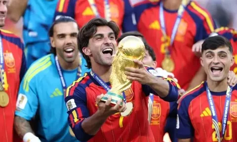 Nghịch lý của Ferran Torres tại Barca