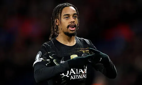 Chỉ trích PSG tống tiền, Owen kêu gọi Liverpool từ bỏ Barcola