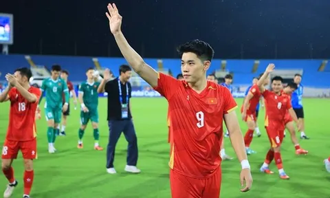 Đình Bắc vươn tầm châu Á và bài học từ HLV Kim Sang-sik