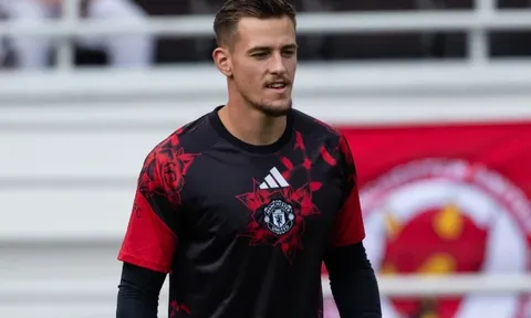 CHÍNH THỨC! Man Utd bán Radek Vitek cho Middlesbrough