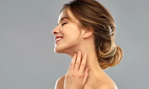 5 thói quen giúp vùng cổ chậm lão hóa và luôn mịn màng