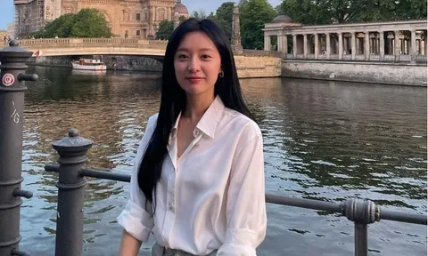 Mỹ nhân Hàn biến hóa cùng áo sơ mi trắng: 7 công thức mặc đẹp thanh lịch mà không hề nhàm chán